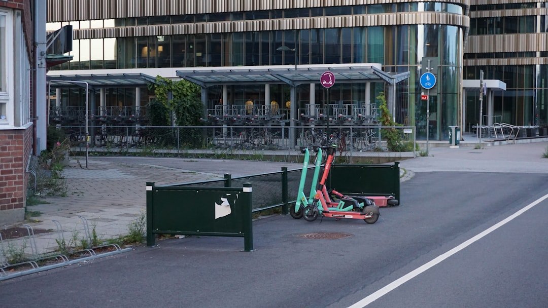 Guide complet du stationnement des scooters à Paris : Règlementations et astuces