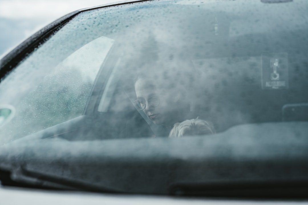 Comment remplacer le fusible de la pompe lave-glace sur une Peugeot 207 ?