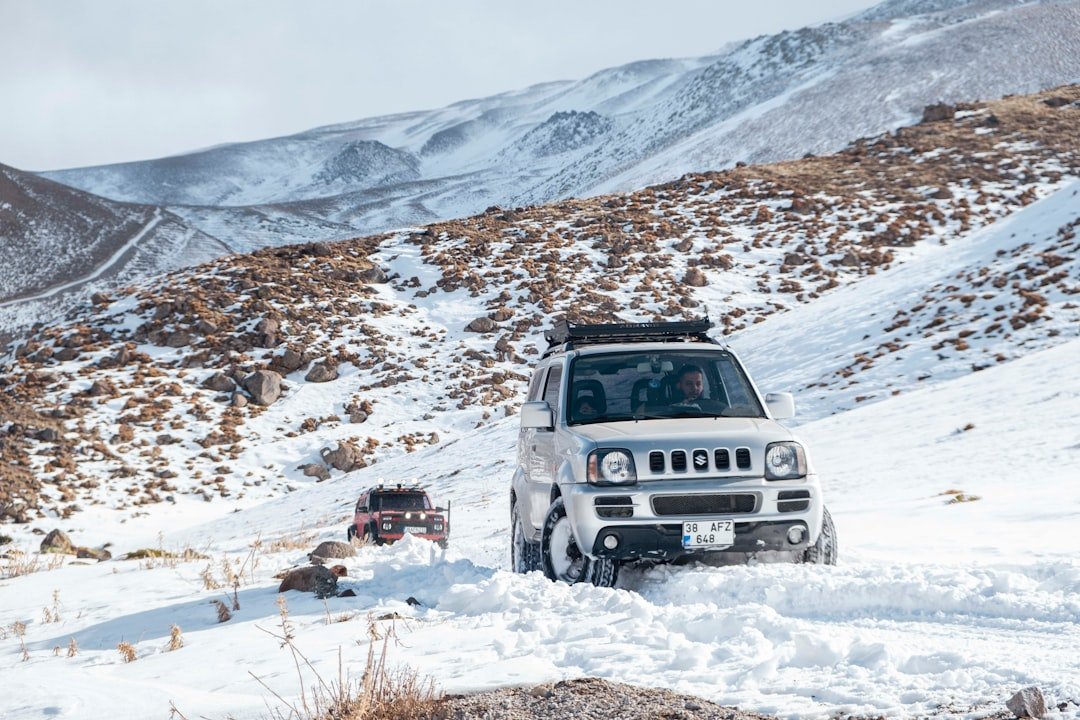 Tout savoir sur le Suzuki Jimny 5 portes : caractéristiques, performances et prix